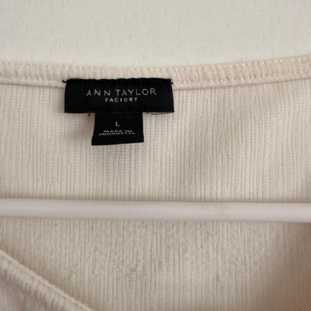 Ann Taylor Factory Cream Sleeveless Blouse with Bow Accent Large - Picture 5 of 7